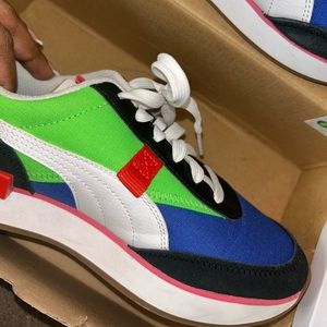 women’s puma sneakers